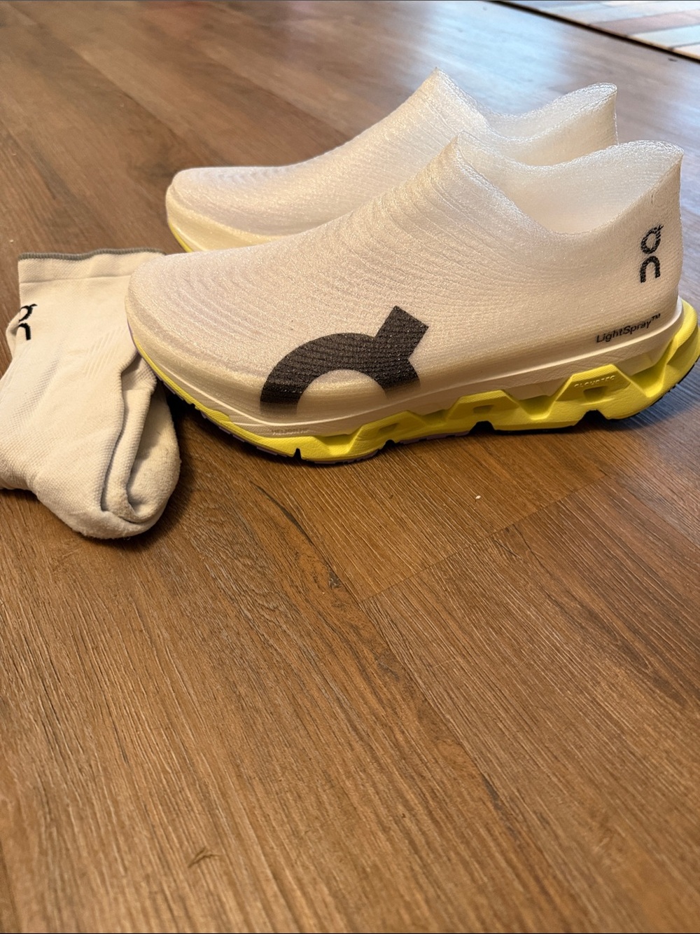 OnCloud LightSpray Cloudmonster 3 Hyper LS Men’s Running Shoes
